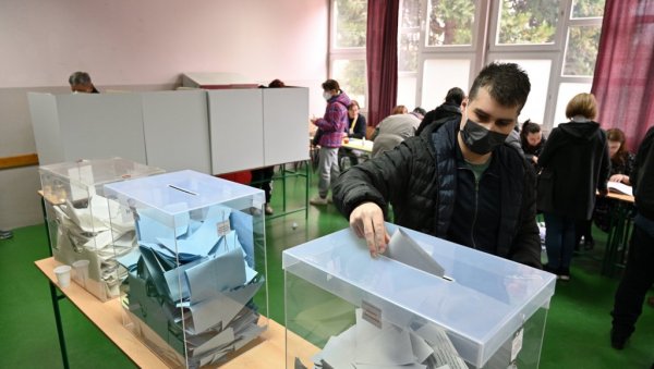 РИК ОБЈАВИО НАЈНОВИЈЕ ПОДАТКЕ: Излазност до 18 часова излазност 50,82 РИК ОБЈАВИО НАЈНОВИЈЕ ПОДАТКЕ: Излазност до 18 часова излазност 50,82