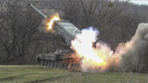 POGLEDAJTE - ZASTRAŠUJUĆI SNIMAK UDARA TOS-1A „SOLNCEPEK“: Gađane jedinice VSU koje su prešle Dnjepar termobaričnom municijom (VIDEO)