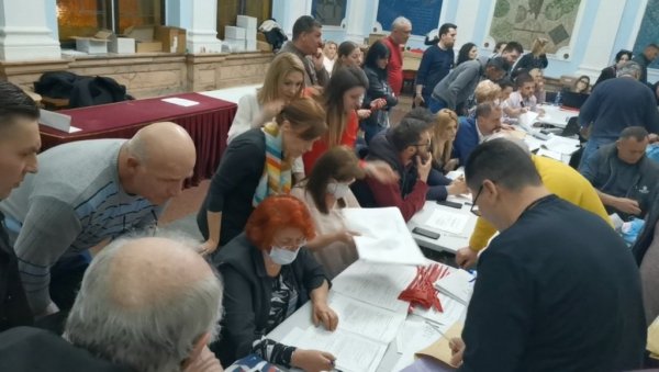 ПРВИ РЕЗУЛТАТИ ИЗБОРА У КРУШЕВЦУ: СНС остварио убедљиву победу са 51,41 посто гласова ПРВИ РЕЗУЛТАТИ ИЗБОРА У КРУШЕВЦУ: СНС остварио убедљиву победу са 51,41 посто гласова