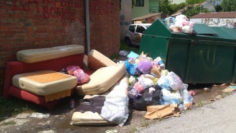 ODNOŠENJE KABASTOG OTPADA: Svaki prvi vikend u mesecu rezervisan je za odnošenje starog nameštaja i elektronskog otpada ODNOŠENJE KABASTOG OTPADA: Svaki prvi vikend u mesecu rezervisan je za odnošenje starog nameštaja i elektronskog otpada