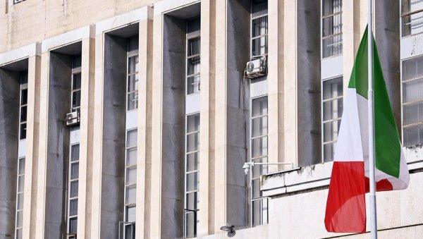 БОРБА СА ОШТРИМ РАСТОМ ИНФЛАЦИЈЕ: Италија уводи порез од 50% на екстра приходе енергетских компанија БОРБА СА ОШТРИМ РАСТОМ ИНФЛАЦИЈЕ: Италија уводи порез од 50% на екстра приходе енергетских компанија