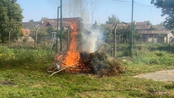 МАЛА ШКОЛА ИЗ КОРОВА ДО СЈАЈА: Фискултурни терен у Врбасу, који је 15 година био сметлиште, прерастао у спортски центар МАЛА ШКОЛА ИЗ КОРОВА ДО СЈАЈА: Фискултурни терен у Врбасу, који је 15 година био сметлиште, прерастао у спортски центар