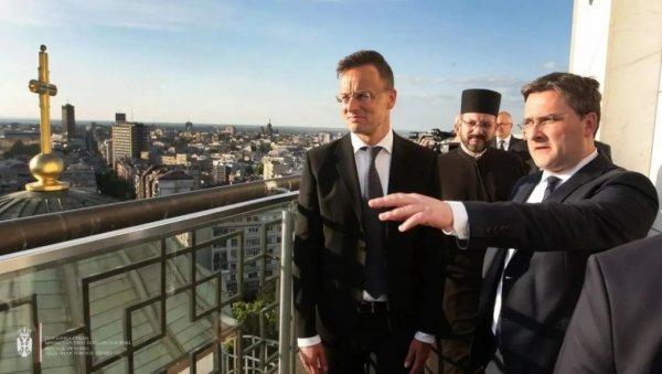 СЕЛАКОВИЋ РАЗГОВАРАО СА СИЈАРТОМ: Шефови дипломатија Србије и Мађарске честитали један другом победу на изборима СЕЛАКОВИЋ РАЗГОВАРАО СА СИЈАРТОМ: Шефови дипломатија Србије и Мађарске честитали један другом победу на изборима