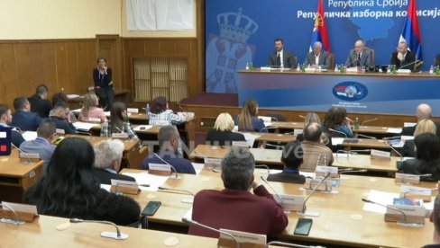 ZA JEDAN MANDAT DEVET TAKMIČARA: Skoro sve liste imaju 250 kandidata za poslanike, koliko i ima mesta u parlamentu ZA JEDAN MANDAT DEVET TAKMIČARA: Skoro sve liste imaju 250 kandidata za poslanike, koliko i ima mesta u parlamentu
