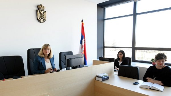 АДВОКАТИ ЗА ЧИШЋЕЊЕ КУКОЉА: Реаговања бранилаца на препоруке дисциплинског тужиоца еснафске коморе Београда АДВОКАТИ ЗА ЧИШЋЕЊЕ КУКОЉА: Реаговања бранилаца на препоруке дисциплинског тужиоца еснафске коморе Београда