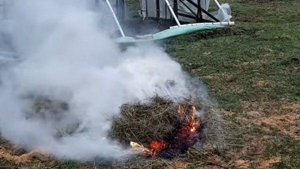 НА ОВАЈ ДАН ЗМИЈЕ СЕ БУДЕ: Горштаци на Муртеници пале ватру како би их отерали са својих имања НА ОВАЈ ДАН ЗМИЈЕ СЕ БУДЕ: Горштаци на Муртеници пале ватру како би их отерали са својих имања