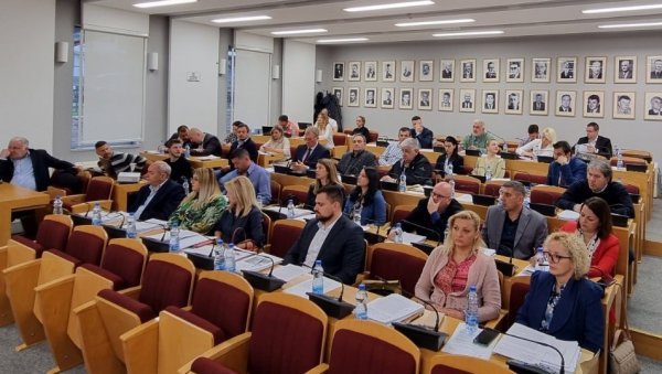 ОД ГРАДСКОГ ГРБА ДО ИНСТИТУТА И БОЛНИЦЕ МЕЉИНЕ: Акценти са осме редовне седнице СО Херцег Нови ОД ГРАДСКОГ ГРБА ДО ИНСТИТУТА И БОЛНИЦЕ МЕЉИНЕ: Акценти са осме редовне седнице СО Херцег Нови