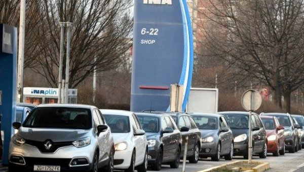 ЗБОГ УКРАЈИНЕ ХЛЕБ ТРИ ЕВРА:Хрватска на удару све виших цена ЗБОГ УКРАЈИНЕ ХЛЕБ ТРИ ЕВРА:Хрватска на удару све виших цена