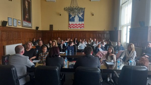 ПРИЈЕМ ЗА ЗЛАТНЕ УЧЕНИКЕ: Музичка школа у Бијељини организовала свечаност за награђене ђаке ПРИЈЕМ ЗА ЗЛАТНЕ УЧЕНИКЕ: Музичка школа у Бијељини организовала свечаност за награђене ђаке