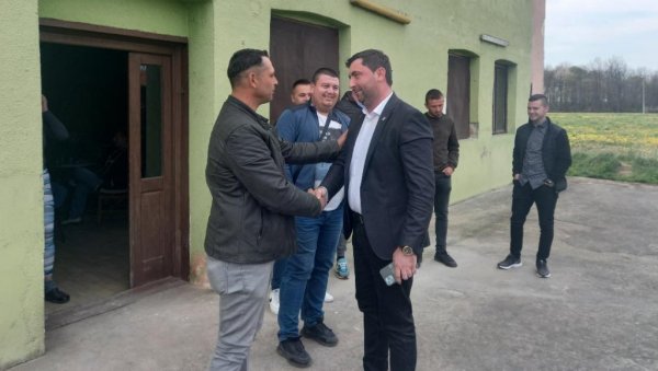 РЕНОВИРАНИ ДОМ КУЛТУРЕ У ДОЊОЈ ЧАЂАВИЦИ: Мештани срећни због обнављања друштвеног живота у селу РЕНОВИРАНИ ДОМ КУЛТУРЕ У ДОЊОЈ ЧАЂАВИЦИ: Мештани срећни због обнављања друштвеног живота у селу