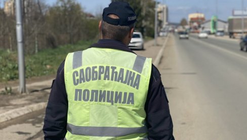 DVOJICA VOZAČA ZADRŽANA NA TREŽNJENJU: U Južnobačkom okrugu policija za dan otkrila i sankcionisala 462 prekršaja DVOJICA VOZAČA ZADRŽANA NA TREŽNJENJU: U Južnobačkom okrugu policija za dan otkrila i sankcionisala 462 prekršaja