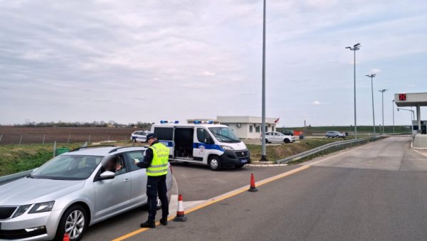 ПИЈАН ИЗАЗВАО УДЕС, ДВЕ ОСОБЕ ПОВРЕЂЕНЕ: У Јужнобачком округу за дан девет саобраћајних несрећа ПИЈАН ИЗАЗВАО УДЕС, ДВЕ ОСОБЕ ПОВРЕЂЕНЕ: У Јужнобачком округу за дан девет саобраћајних несрећа
