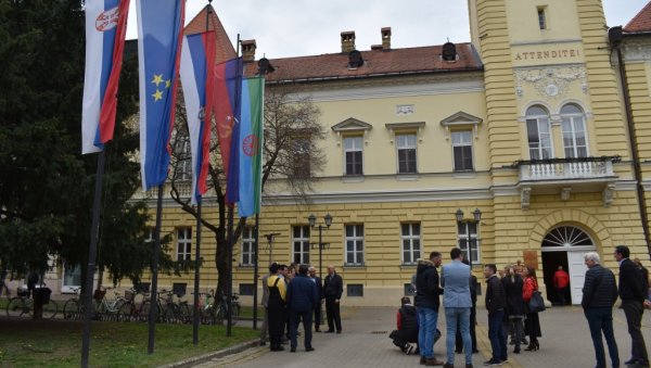РОМИМА ЈЕДНОГЛАСНА ПОДРШКА ОДБОРНИКА У КИКИНДИ Акциони план за образовање РОМИМА ЈЕДНОГЛАСНА ПОДРШКА ОДБОРНИКА У КИКИНДИ Акциони план за образовање