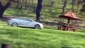 SLUČAJNO SKRENUO SA PUTA: Snimljen vozač kako prelazi preko zelene površine automobilom (VIDEO)