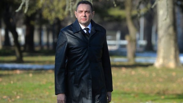СТРАНЦИ МЕ НЕ ЖЕЛЕ ЖИВОГ, А КАМОЛИ У ВЛАДИ: Министар Вулин, за Новости, после написа да је непожељан у новом кабинету СТРАНЦИ МЕ НЕ ЖЕЛЕ ЖИВОГ, А КАМОЛИ У ВЛАДИ: Министар Вулин, за Новости, после написа да је непожељан у новом кабинету