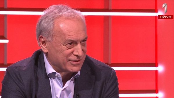 МИЛОРАД ВУЧЕЛИЋ У ПРВОЈ ТЕМИ: Опозиција је на изборима добила мање него што је очекивала - и сматра да је за то крив искључиво народ МИЛОРАД ВУЧЕЛИЋ У ПРВОЈ ТЕМИ: Опозиција је на изборима добила мање него што је очекивала - и сматра да је за то крив искључиво народ