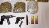 АКЦИЈА ПОЛИЦИЈЕ У ОКОЛИНИ ГРОЦКЕ: Заплењена дрога, оружје и новац АКЦИЈА ПОЛИЦИЈЕ У ОКОЛИНИ ГРОЦКЕ: Заплењена дрога, оружје и новац