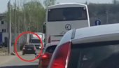ШТА ТО РАДИШ, ЧОВЕЧЕ? Снимили невиђено БАХАТ потез возача у БГ-у: На робију одмах! ШТА ТО РАДИШ, ЧОВЕЧЕ? Снимили невиђено БАХАТ потез возача у БГ-у: На робију одмах!