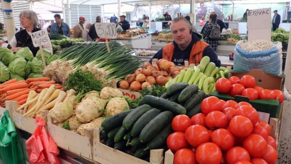 ГОРЕ, ДОЛЕ, ПАРАДАЈЗ 300 ДИНАРА ПО КИЛУ: У поређењу цена са Земунске и пијаце Зелени венац нема победника ГОРЕ, ДОЛЕ, ПАРАДАЈЗ 300 ДИНАРА ПО КИЛУ: У поређењу цена са Земунске и пијаце Зелени венац нема победника