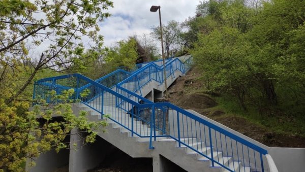 ОБНОВЉЕНО НАЈВЕЋЕ ГРАДСКО СТЕПЕНИШТЕ: Успон између Бановог брда и Чукаричке падине након реконструкције сигурнији за пешаке ОБНОВЉЕНО НАЈВЕЋЕ ГРАДСКО СТЕПЕНИШТЕ: Успон између Бановог брда и Чукаричке падине након реконструкције сигурнији за пешаке