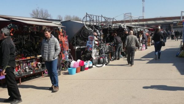 УДАРИО ЖЕНУ У ИНВАЛИДСКИМ КОЛИЦИМА: Насилник на бувљој пијаци у Пироту напао жену УДАРИО ЖЕНУ У ИНВАЛИДСКИМ КОЛИЦИМА: Насилник на бувљој пијаци у Пироту напао жену