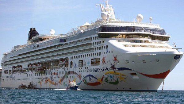 ОТВОРЕНА КРУЗИНГ СЕЗОНА У БАРУ: Након пандемије корона вируса први крузер са туристима ОТВОРЕНА КРУЗИНГ СЕЗОНА У БАРУ: Након пандемије корона вируса први крузер са туристима