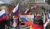 ДЕМОНСТРАЦИЈЕ У НЕМАЧКОЈ: Скупови подршке и Русији и Украјини (ФОТО/ВИДЕО) ДЕМОНСТРАЦИЈЕ У НЕМАЧКОЈ: Скупови подршке и Русији и Украјини (ФОТО/ВИДЕО)