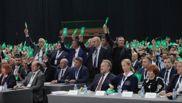 ВРХ СДА ДО ГУШЕ ЈЕ У КРИМИНАЛУ: Чланови најјаче бошњачке странке пред правосуђем БиХ због разних малверзација ВРХ СДА ДО ГУШЕ ЈЕ У КРИМИНАЛУ: Чланови најјаче бошњачке странке пред правосуђем БиХ због разних малверзација