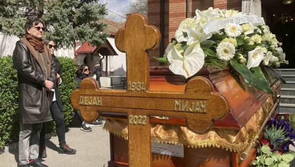САХРАНА ДЕЈАНА МИЈАЧА: Последњи испраћај великана српске културе (ФОТО/ ВИДЕО) САХРАНА ДЕЈАНА МИЈАЧА: Последњи испраћај великана српске културе (ФОТО/ ВИДЕО)