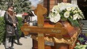 САХРАНА ДЕЈАНА МИЈАЧА: Последњи испраћај великана српске културе (ФОТО/ ВИДЕО) САХРАНА ДЕЈАНА МИЈАЧА: Последњи испраћај великана српске културе (ФОТО/ ВИДЕО)