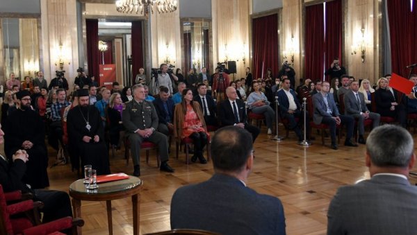 СРБИЈА СЕ КЛАЊА ХУМАНИМА И ОДВАЖНИМА: У скупштини Београда данас уручење признања традиционалне акције Новости - Најплеменитији подвиг СРБИЈА СЕ КЛАЊА ХУМАНИМА И ОДВАЖНИМА: У скупштини Београда данас уручење признања традиционалне акције Новости - Најплеменитији подвиг