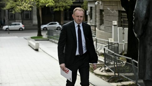 RADULOVIĆ UDARIO NA ĐILASA: Podsetio na izveštaj Verice Barać (VIDEO) RADULOVIĆ UDARIO NA ĐILASA: Podsetio na izveštaj Verice Barać (VIDEO)