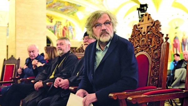 ПОСЛЕДЊА ЛИНИЈА ОДБРАНЕ ЛИЧНОСТИ: Књига Емира Кустурице ускоро пред читаоцима у корицама чувеног Плавог кола СКЗ ПОСЛЕДЊА ЛИНИЈА ОДБРАНЕ ЛИЧНОСТИ: Књига Емира Кустурице ускоро пред читаоцима у корицама чувеног Плавог кола СКЗ