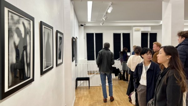 СЕЋАЊЕ НА НЕВИНЕ СВЕЦЕ: Изложба фотографија Миломира Ковачевића Страшног у Културном центру Србије у Паризу СЕЋАЊЕ НА НЕВИНЕ СВЕЦЕ: Изложба фотографија Миломира Ковачевића Страшног у Културном центру Србије у Паризу