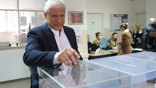 ТАДИЋЕВИ ЈУРЕ 1.500 ГЛАСОВА: Београђани ће сe у суботу 16. априла поново изјашњавати на четири бирачка места ТАДИЋЕВИ ЈУРЕ 1.500 ГЛАСОВА: Београђани ће сe у суботу 16. априла поново изјашњавати на четири бирачка места