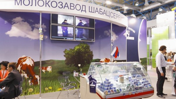 РУСИ ПОХРЛИЛИ НА СРПСКУ ХРАНУ, РАКИЈУ И ВИНА: Санкције ЕУ против Москве широм отвориле врата добављачима из наше земље за ово велико тржиште РУСИ ПОХРЛИЛИ НА СРПСКУ ХРАНУ, РАКИЈУ И ВИНА: Санкције ЕУ против Москве широм отвориле врата добављачима из наше земље за ово велико тржиште