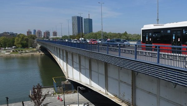 ЗАТВАРАЈУ ЛЕВЕ ТРАКЕ У ОБА СМЕРА: Радови на Бранковом мосту до 26. новембра ЗАТВАРАЈУ ЛЕВЕ ТРАКЕ У ОБА СМЕРА: Радови на Бранковом мосту до 26. новембра