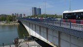 ZATVARAJU LEVE TRAKE U OBA SMERA: Radovi na Brankovom mostu do 26. novembra ZATVARAJU LEVE TRAKE U OBA SMERA: Radovi na Brankovom mostu do 26. novembra
