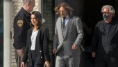 ЛАЖНО ГА ПРИКАЗАЛА КАО НАСИЛНИКА? Почело суђење између Џонија Депа и Амбер Херд (ФОТО) ЛАЖНО ГА ПРИКАЗАЛА КАО НАСИЛНИКА? Почело суђење између Џонија Депа и Амбер Херд (ФОТО)