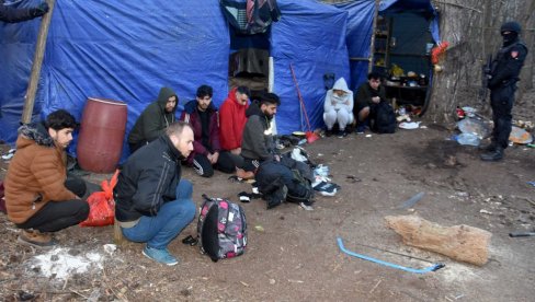 POVREĐENI U PUCNJAVI U SUBOTICI U STABILNOM STANJU: 113 migranata premešteno u prihvatne centre POVREĐENI U PUCNJAVI U SUBOTICI U STABILNOM STANJU: 113 migranata premešteno u prihvatne centre