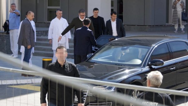 ВУЧИЋ ОБИШАО ПОВРЕЂЕНОГ РАСИМА ЉАЈИЋА: Председник са Лончаром у Ургентном центру (ФОТО) ВУЧИЋ ОБИШАО ПОВРЕЂЕНОГ РАСИМА ЉАЈИЋА: Председник са Лончаром у Ургентном центру (ФОТО)