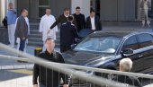 VUČIĆ OBIŠAO POVREĐENOG RASIMA LJAJIĆA: Predsednik sa Lončarom u Urgentnom centru (FOTO) VUČIĆ OBIŠAO POVREĐENOG RASIMA LJAJIĆA: Predsednik sa Lončarom u Urgentnom centru (FOTO)