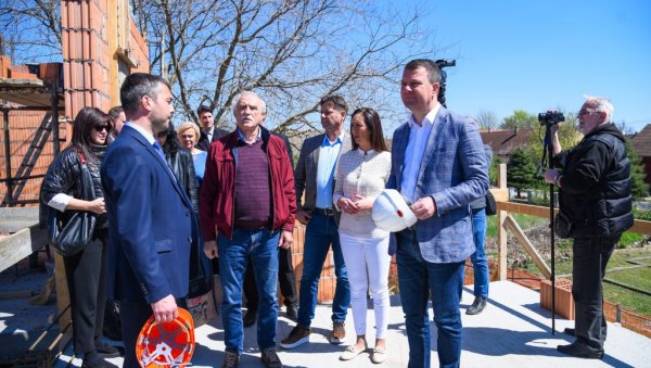 МИРОВИЋ: Покрајинска влада само у овој години за обнову домова културе издвојила 700 милиона динара МИРОВИЋ: Покрајинска влада само у овој години за обнову домова културе издвојила 700 милиона динара