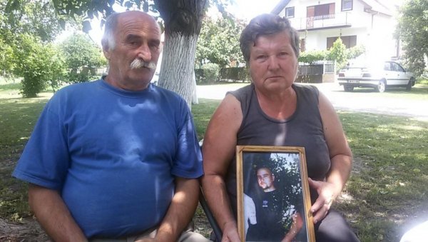 ЗЛОЧИН ПРИКРИЛИ ПЉАЧКОМ? Отац Горана Марковића из Великих Радинаца ни после 18 година не зна ко му је убио сина ЗЛОЧИН ПРИКРИЛИ ПЉАЧКОМ? Отац Горана Марковића из Великих Радинаца ни после 18 година не зна ко му је убио сина