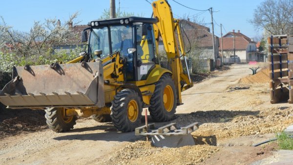 ИНФРАСТРУКТУРНИ РАДОВИ У СВИЛАЈНЦУ: Пут ка брду Баћица добија канализацију и коловоз ИНФРАСТРУКТУРНИ РАДОВИ У СВИЛАЈНЦУ: Пут ка брду Баћица добија канализацију и коловоз