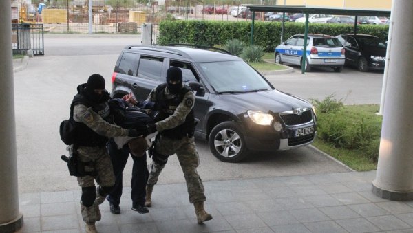 БЛОКИРАНИ СЕФ И РАЧУНИ: Припадници СИПА у акцији Блек тај 2 широм БиХ ухапсили 23 особе БЛОКИРАНИ СЕФ И РАЧУНИ: Припадници СИПА у акцији Блек тај 2 широм БиХ ухапсили 23 особе