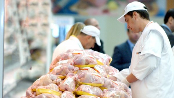 ПИЛЕТИНА У ЦРНОЈ ГОРИ ДО 50 ОДСТО СКУПЉА: Поједини фармери упозоравају на могућу несташицу живинског меса у летњој сезони ПИЛЕТИНА У ЦРНОЈ ГОРИ ДО 50 ОДСТО СКУПЉА: Поједини фармери упозоравају на могућу несташицу живинског меса у летњој сезони