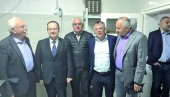 ВЕТЕРАН ПАРТИЈЕ: Дачић и Тончев посетили човека са најдужим стажом међу социјалистима ВЕТЕРАН ПАРТИЈЕ: Дачић и Тончев посетили човека са најдужим стажом међу социјалистима