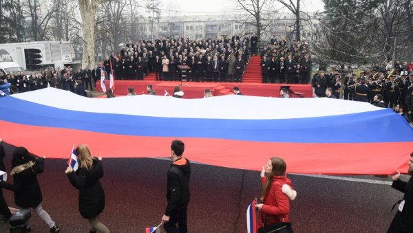 СРПСКУ ГАЂАЈУ НА ТРИ ФРОНТА: Након санкција Велике Британије стижу и отворене претње Додику СРПСКУ ГАЂАЈУ НА ТРИ ФРОНТА: Након санкција Велике Британије стижу и отворене претње Додику