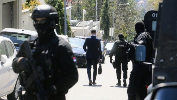 НОВОСТИ САЗНАЈУ: У акцији, у којој је пао Шарић, ухапшено још 30 особа (ФОТО/ВИДЕО) НОВОСТИ САЗНАЈУ: У акцији, у којој је пао Шарић, ухапшено још 30 особа (ФОТО/ВИДЕО)